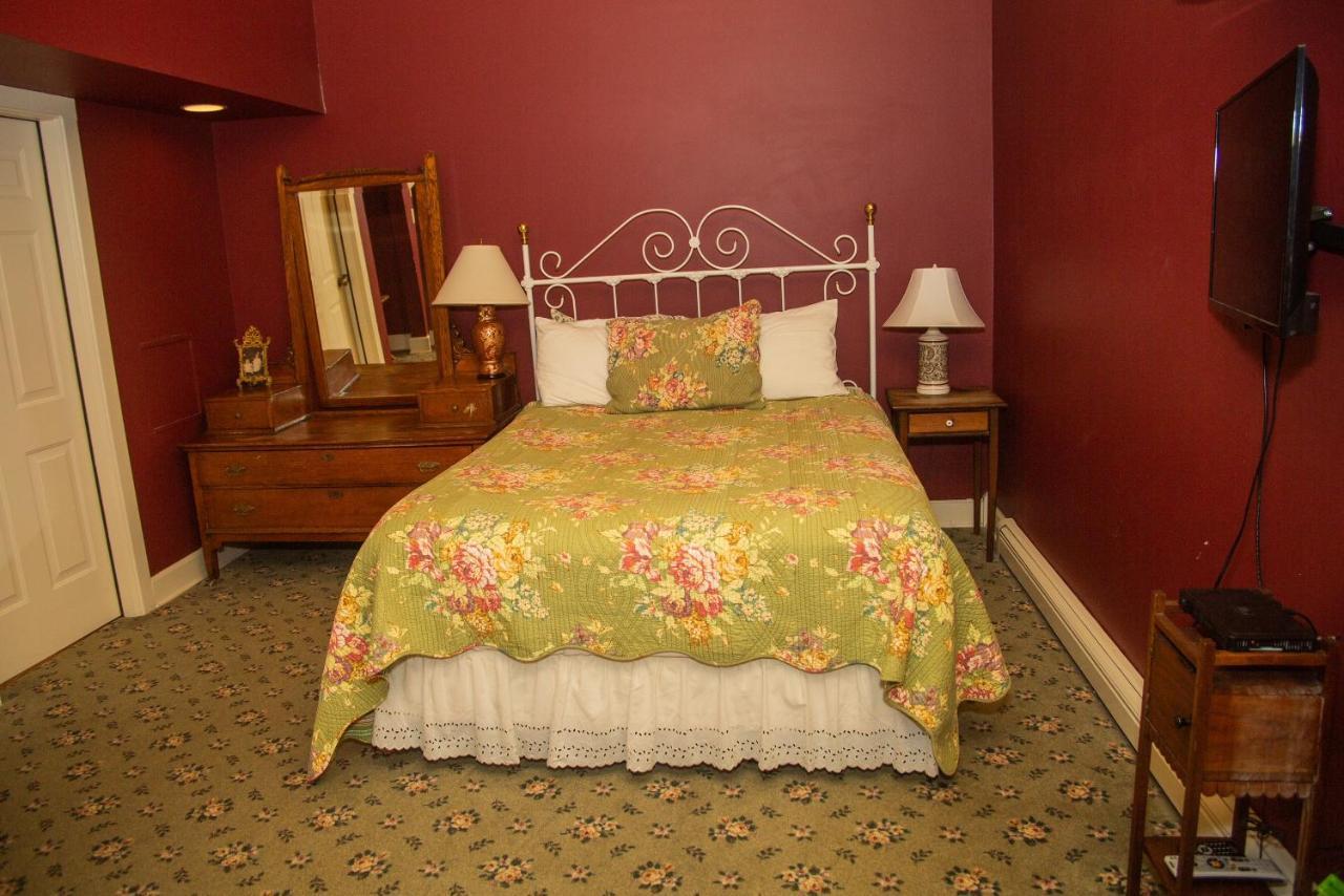 Sylvan Inn Bed&Breakfast Glen Arbor Buitenkant foto