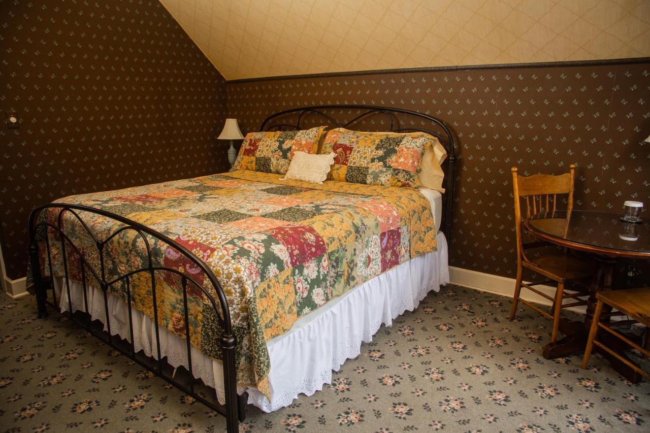 Sylvan Inn Bed&Breakfast Glen Arbor Buitenkant foto
