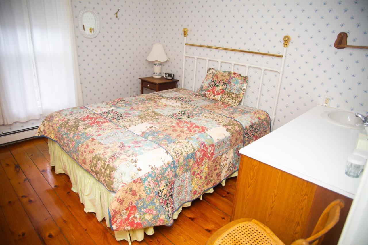 Sylvan Inn Bed&Breakfast Glen Arbor Buitenkant foto