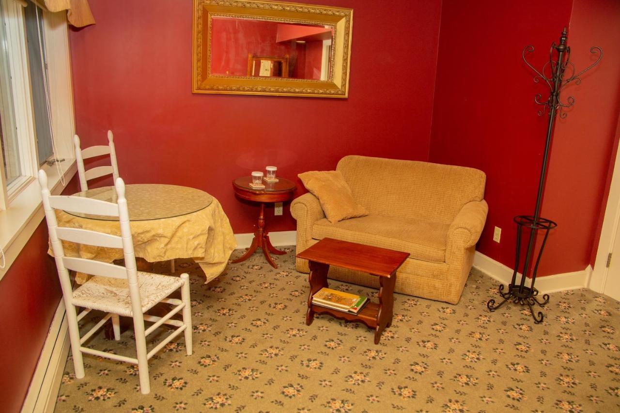 Sylvan Inn Bed&Breakfast Glen Arbor Buitenkant foto