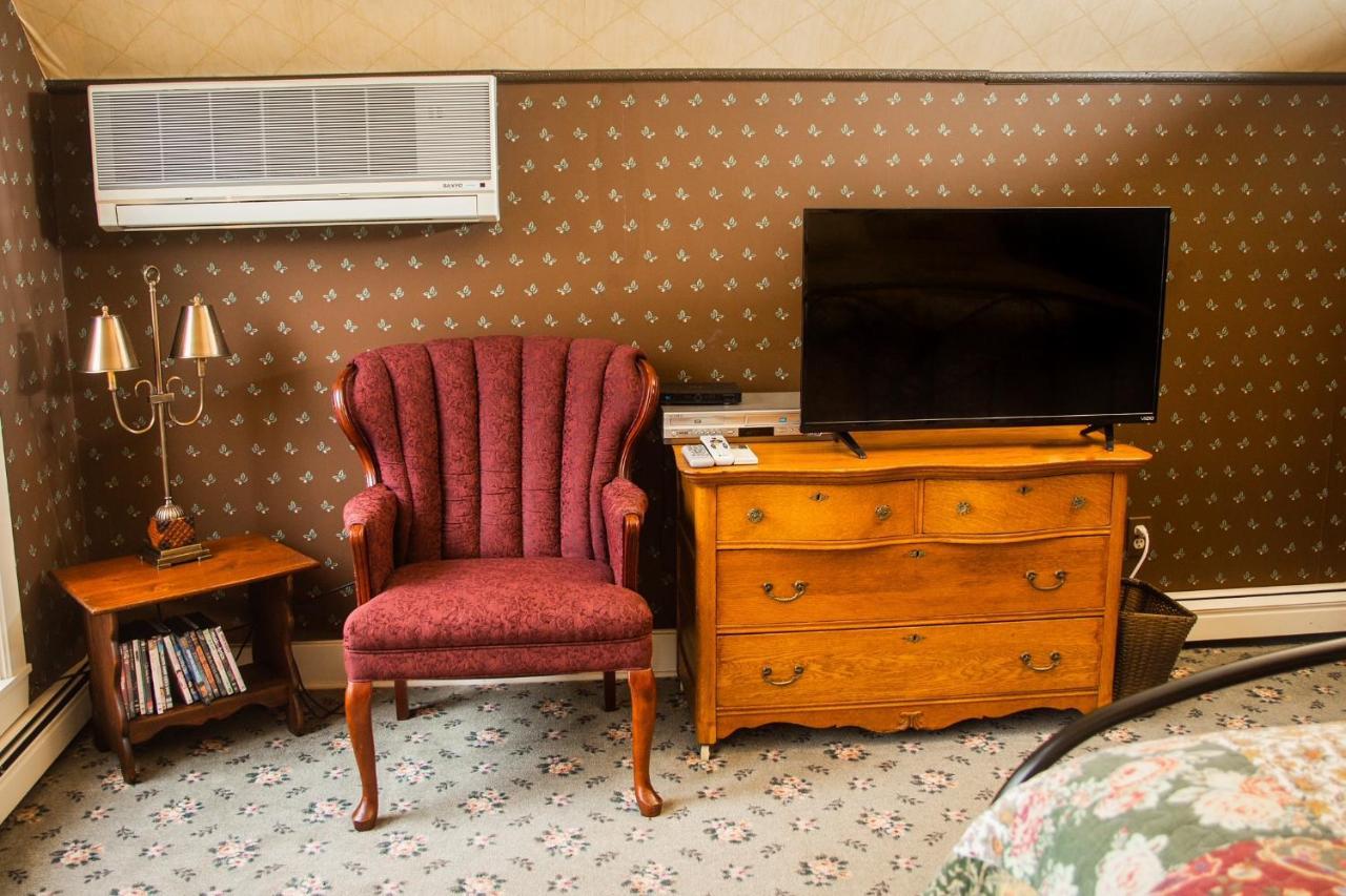 Sylvan Inn Bed&Breakfast Glen Arbor Buitenkant foto
