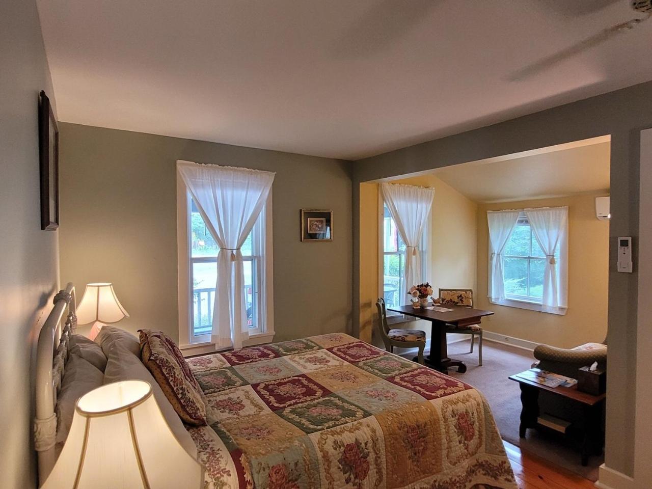 Sylvan Inn Bed&Breakfast Glen Arbor Buitenkant foto