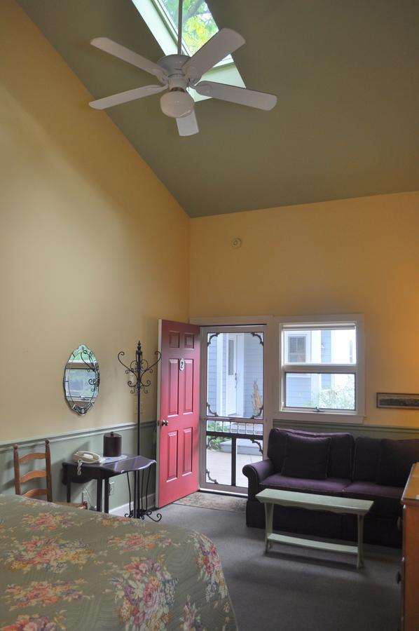 Sylvan Inn Bed&Breakfast Glen Arbor Buitenkant foto